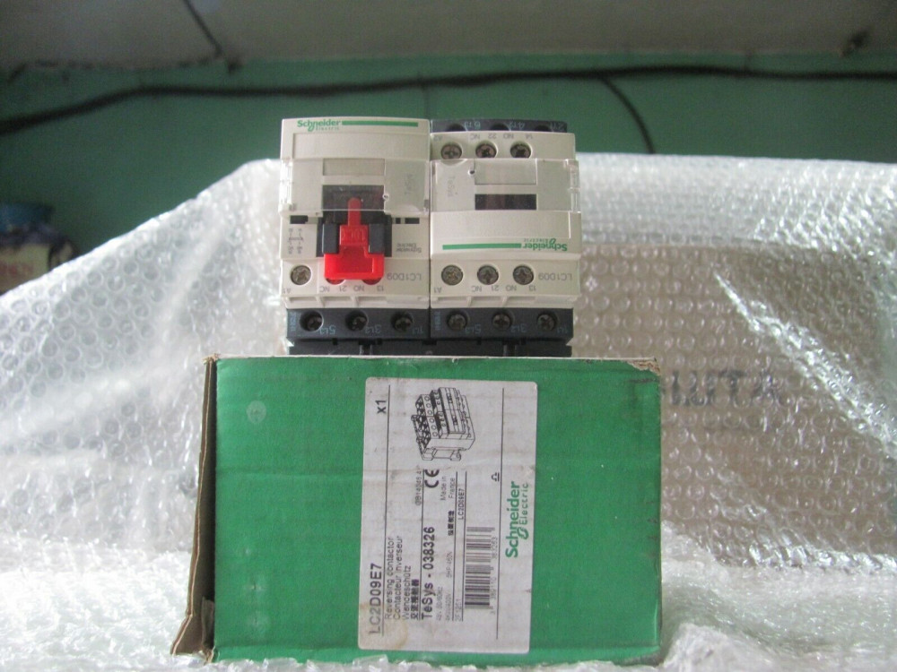Schneider Electric LC2D09E7 TeSys 038326 Deca reversing contactor #D7809# 1 pcs LC2D09E7 | Schneider Electric - Зображення 1