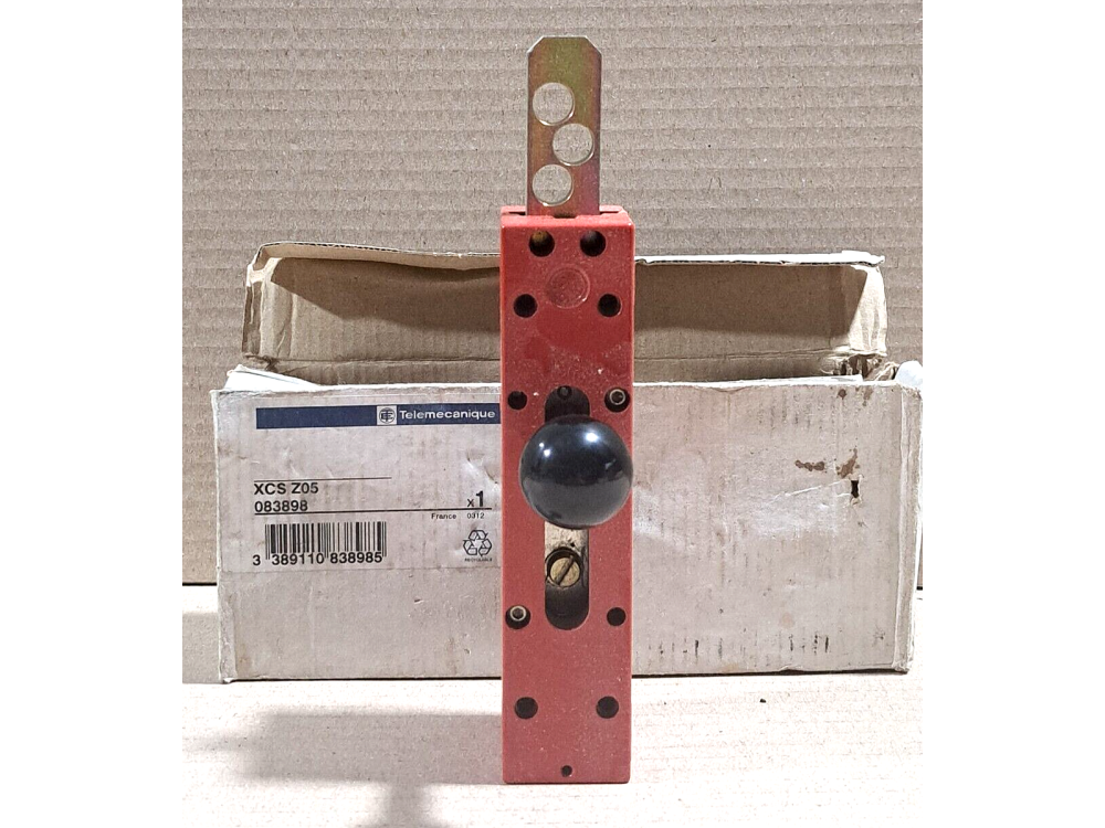 Telemecanique XCS Z05 Actuator / Latch for Sliding Doors 1 PCS XCS Z05 | Telemecanique - Зображення 1