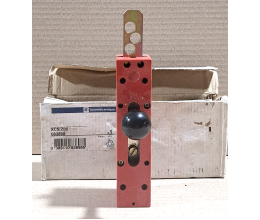 Telemecanique XCS Z05 Actuator / Latch for Sliding Doors 1 PCS