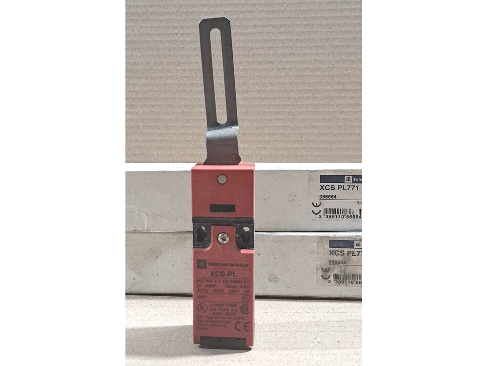 Telemecanique XCS PL771 Safety Limit Switch 1 PCS XCS PL771 | Telemecanique - Зображення 1