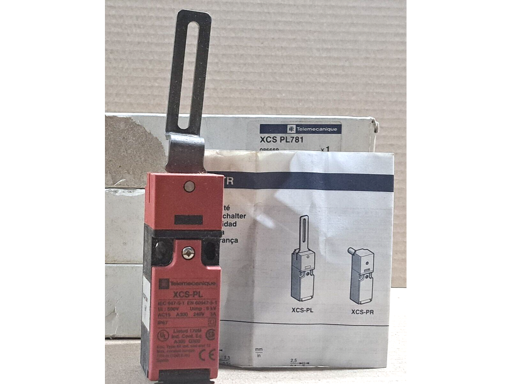 Telemecanique XCSPL781 Safety Limit Switch 1 PCS XCS PL781 | Telemecanique - Зображення 1