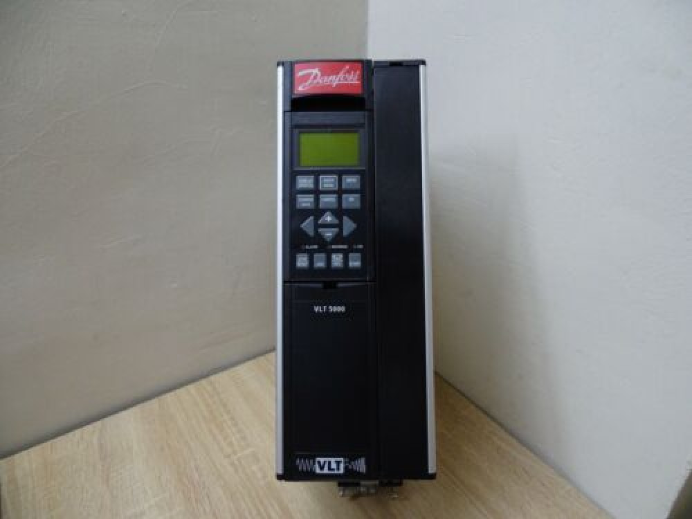 Danfoss VLT5011PT5B20STR10LF00A00C0 14.5 12.2kVA VLT5011PT5B20STR10LF00A00C0 | Danfoss - Зображення 1